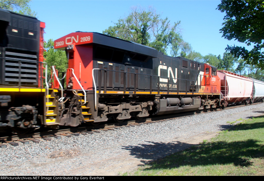 CN ES44AC #2809